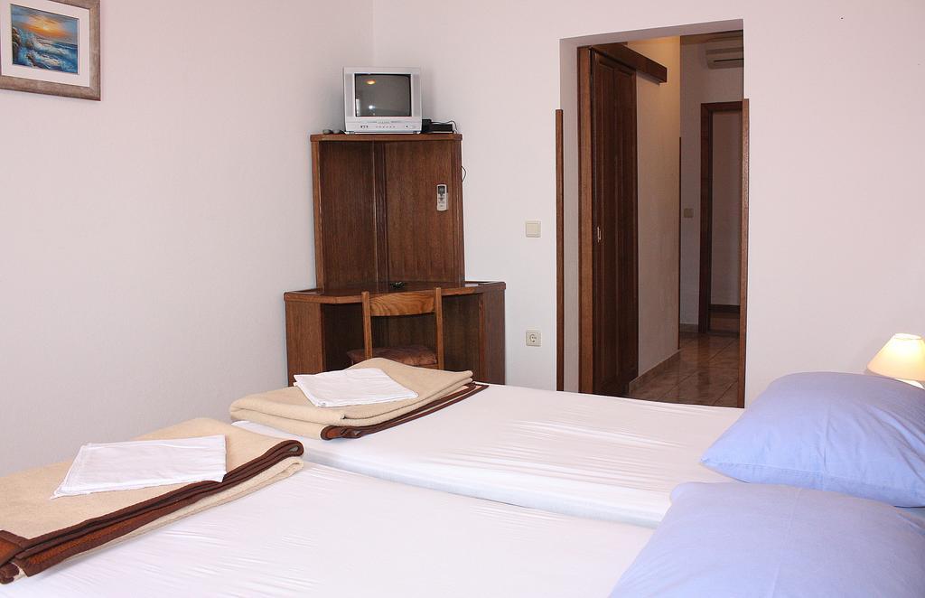 Mb Bed&Breakfast Pag Town Quarto foto